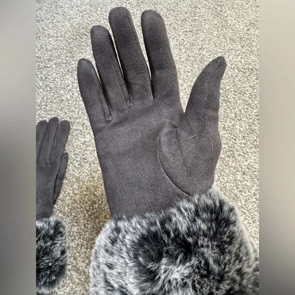 NWOT Faux-Suede Gloves w Dark Gray Faux-Fur Trim Polyester Spandex One Size